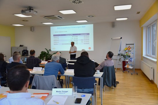 Seminarraum mit Referent und TeilnehmerInnen beim Trainingsseminar Energieförderungen für Betriebe