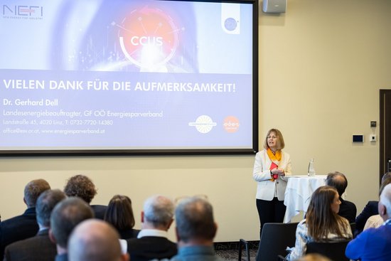 Seminarraum mit Referent und TeilnehmerInnen beim NEFI Technology Talk Carbon Capture Utilisation & Storage