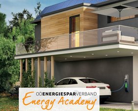 Einfamilienhaus mit PV-Anlage und E-Auto