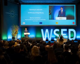 Veranstaltungssaal mit TeilnehmerInnen und Referenten bei den World Sustainable Energy Days