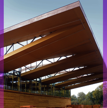 Gebäude mit spezieller Holzkonstruktion