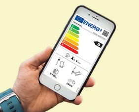 Smartphone zeigt ein Energiepickerl an