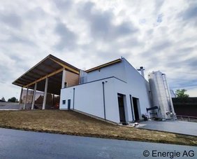 Fotos des Gebäudes des Biomasseheizwerks in Riedersbach, OÖ