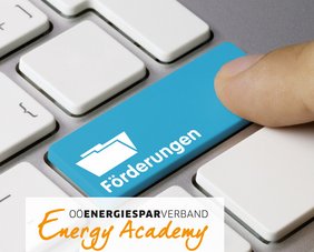 Tastatur mit blauer Taste mit dem Schriftzug Förderungen